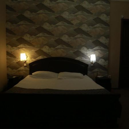 Vip Mini Hotel Semey Luaran gambar