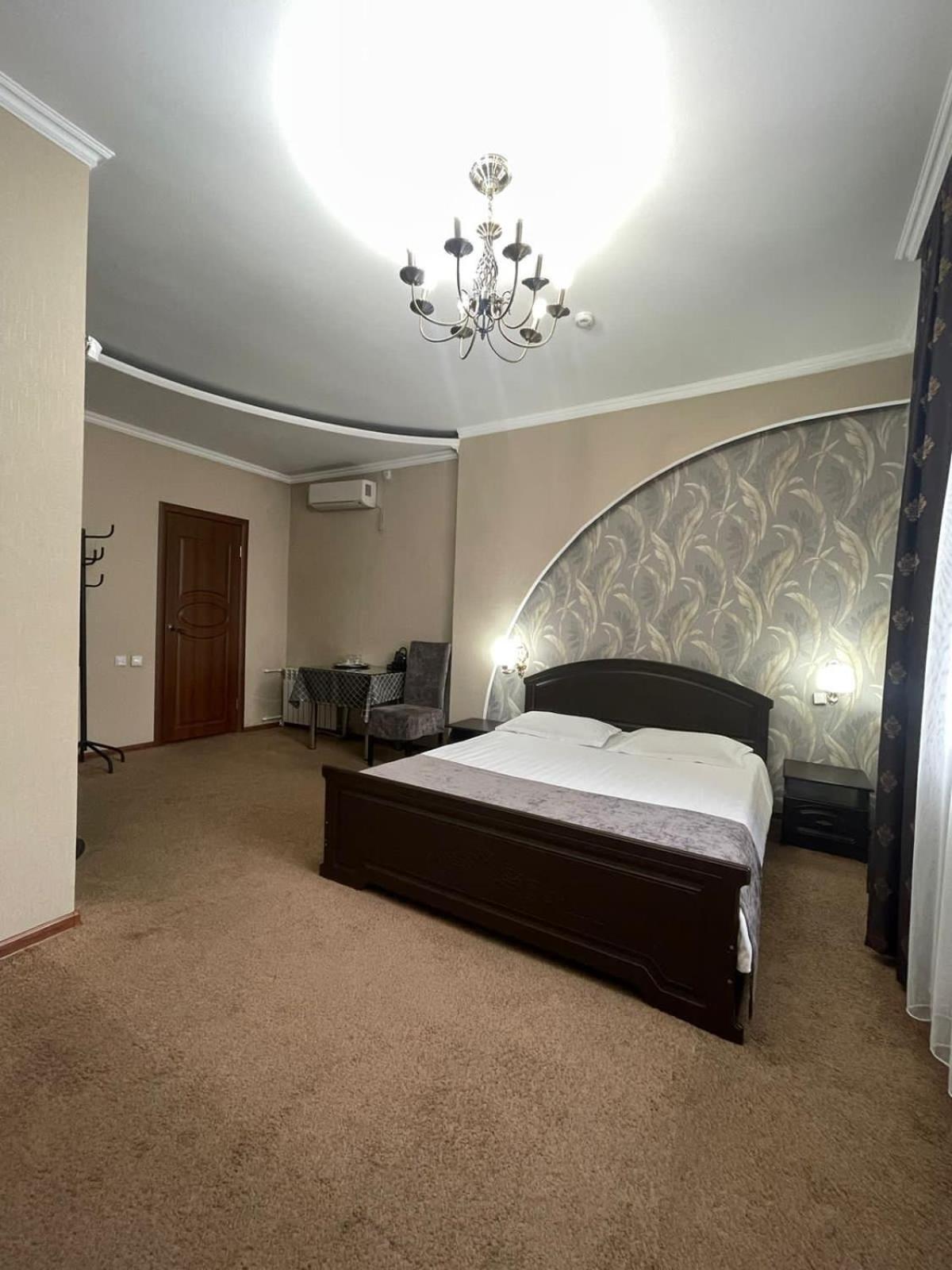 Vip Mini Hotel Semey Luaran gambar