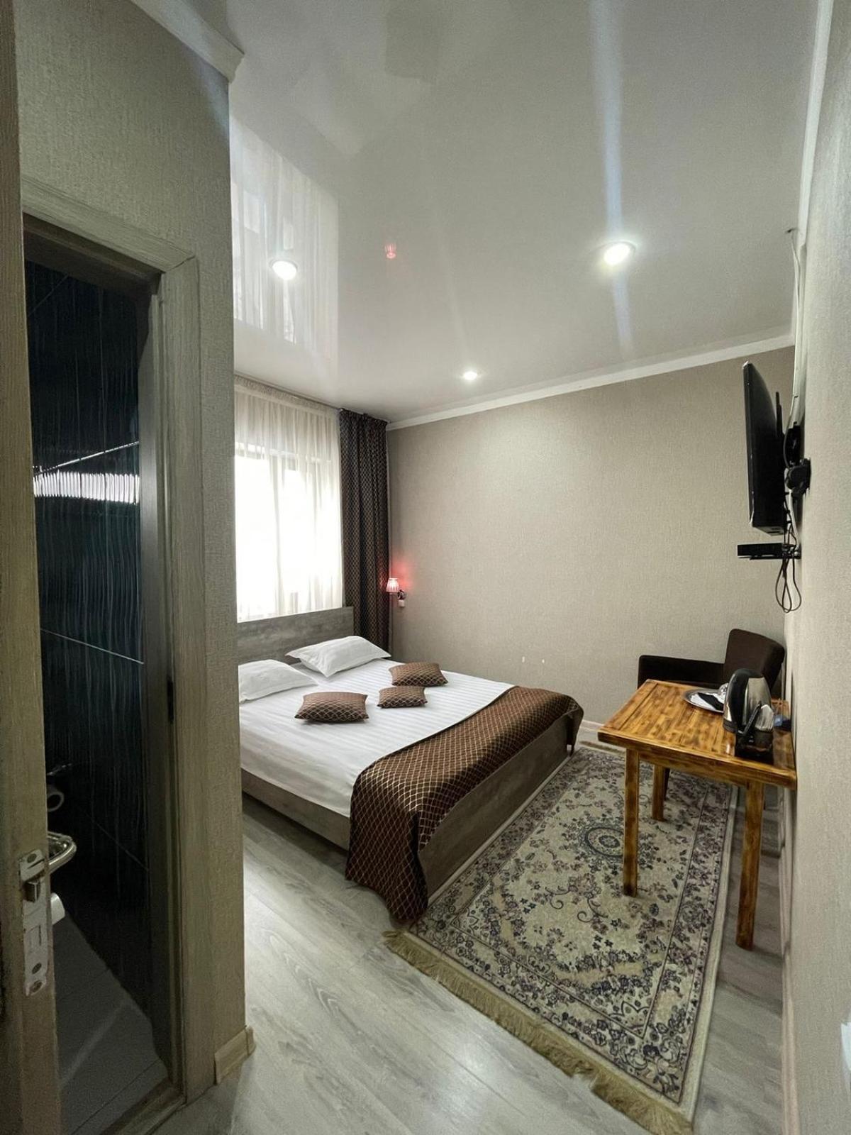 Vip Mini Hotel Semey Luaran gambar